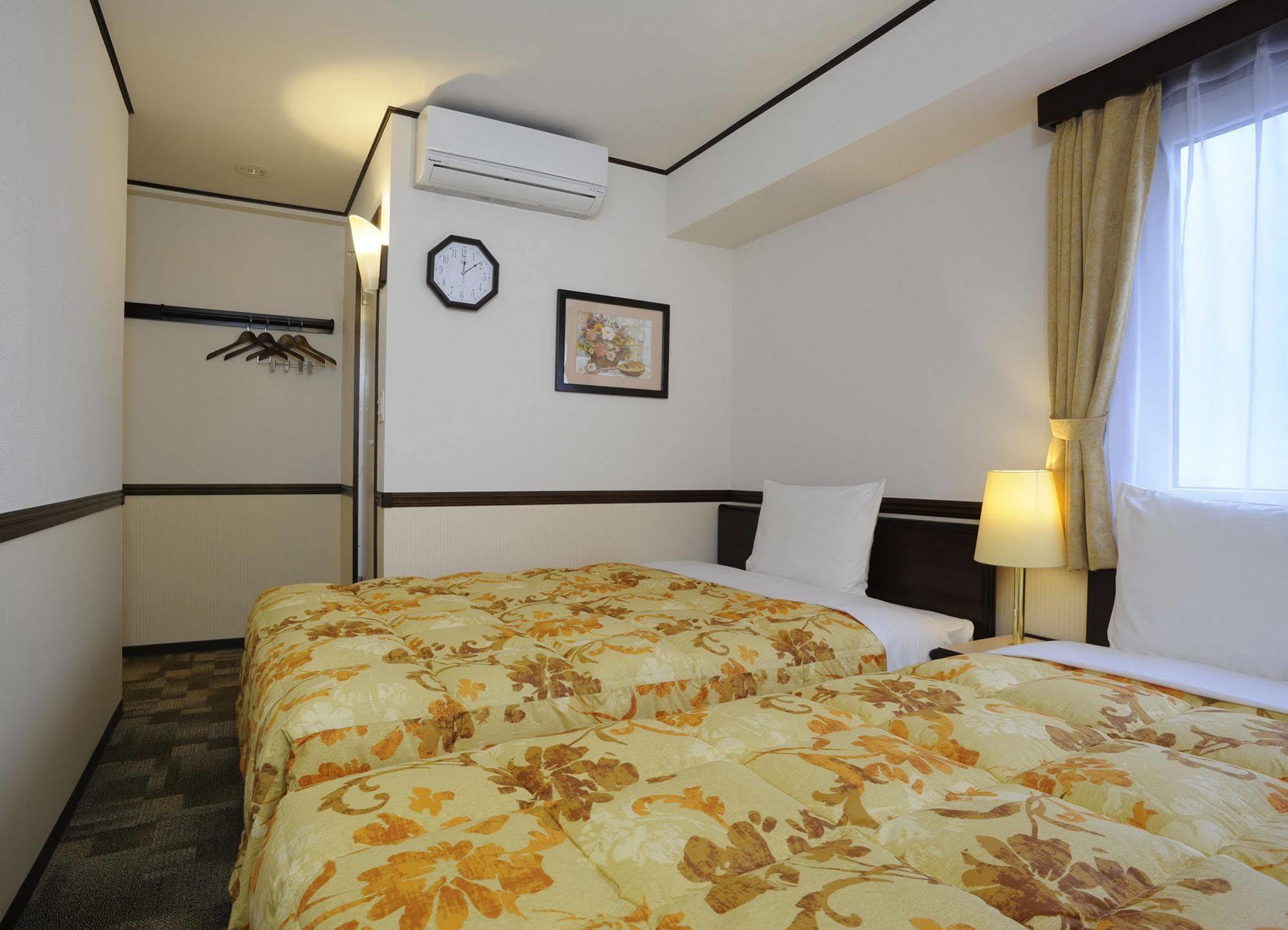 Toyoko Inn Takasaki Eki Nishi Guchi No 2 Екстериор снимка