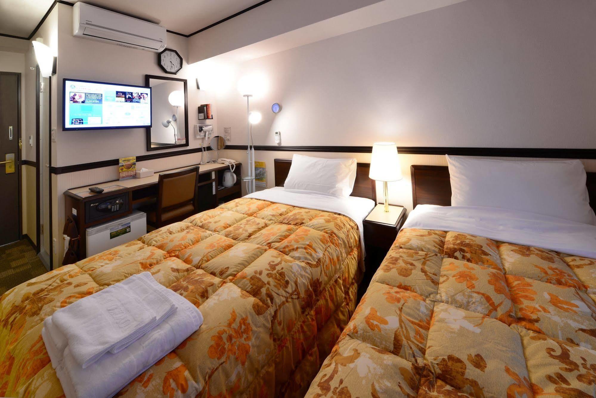 Toyoko Inn Takasaki Eki Nishi Guchi No 2 Екстериор снимка